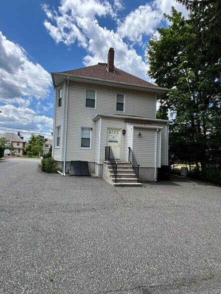 More Photos Of 259 Kinderkamack Rd, Westwood Office Residential For Lease