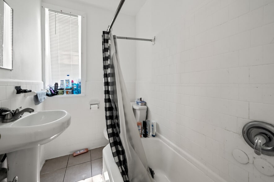 More Photos Of 305 Parrott Ave, Bridgeport Apartments For Sale