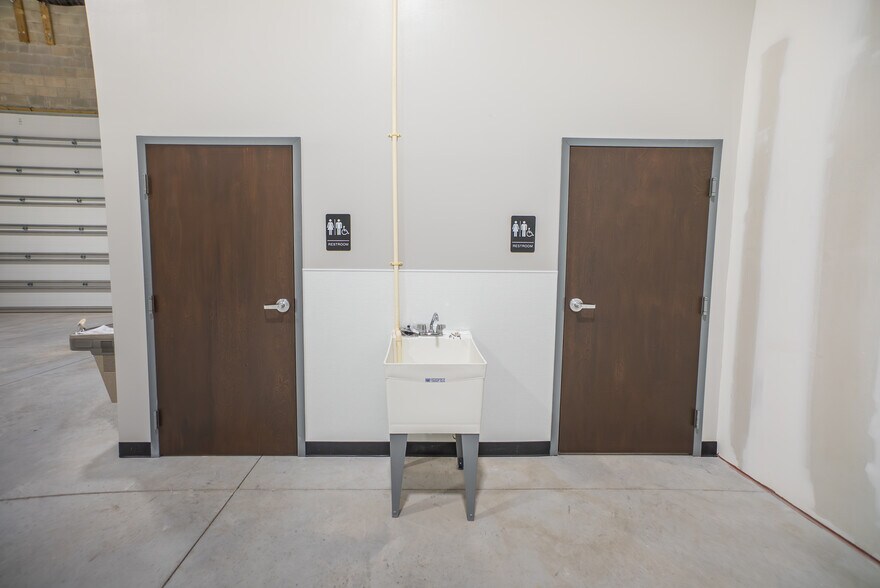 More Photos Of 11201 49th St N, Clearwater Unknown For Lease