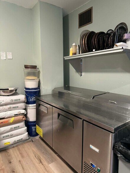 More Photos Of 239 Main St, Bluff City Restaurant For Sale