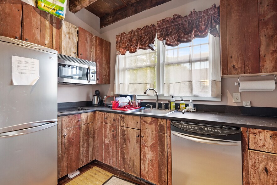 More Photos Of 413-415 Bedford Rd, Pleasantville Office For Sale