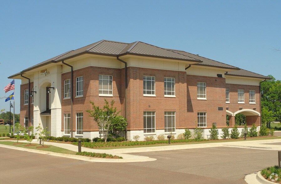 More Photos Of 1600 Highland Colony Pky, Madison Bank For Lease