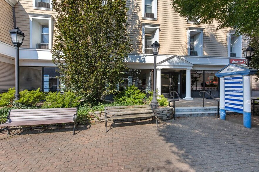 More Photos Of 724 Boston Post Rd, Madison General Retail For Lease