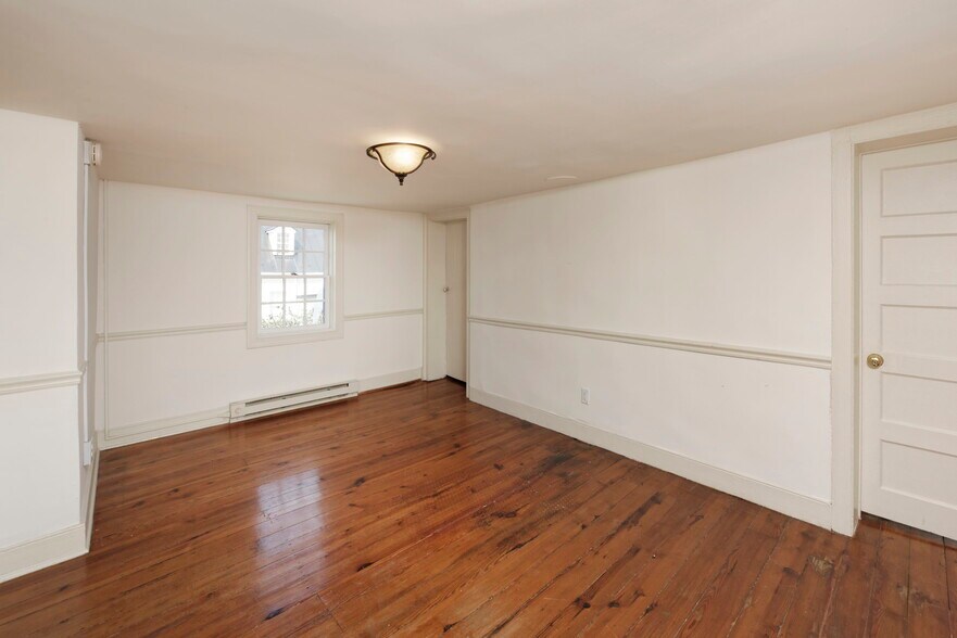 More Photos Of 17 S Madison St, Middleburg Storefront Retail Residential For Sale