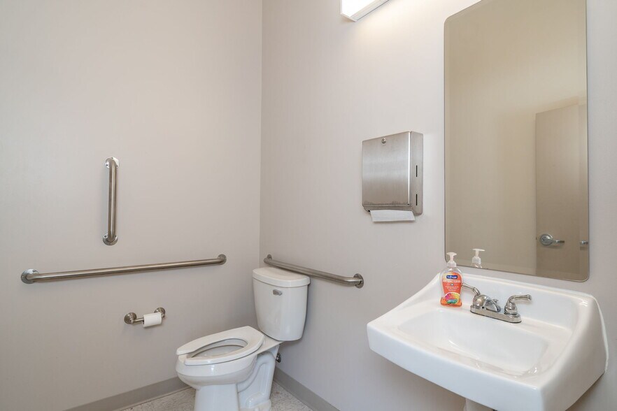 More Photos Of 16 Gosnell, Staunton Medical For Sale