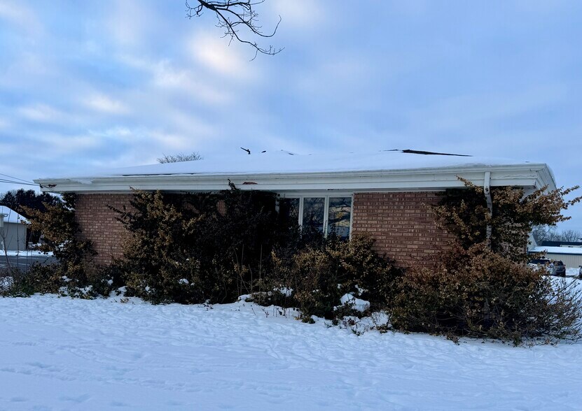 More Photos Of 327 E North St, Owosso Medical For Sale