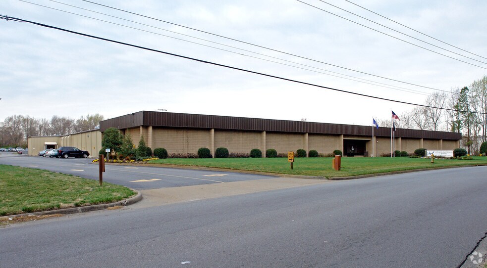 More Photos Of 2210 Paramont Ave, Chesapeake Manufacturing For Sale