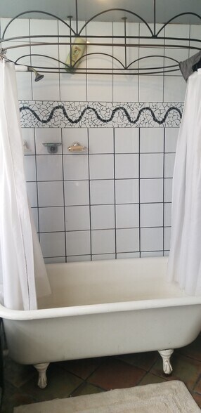 More Photos Of 239 SW Peters St, Atlanta Showroom For Sale