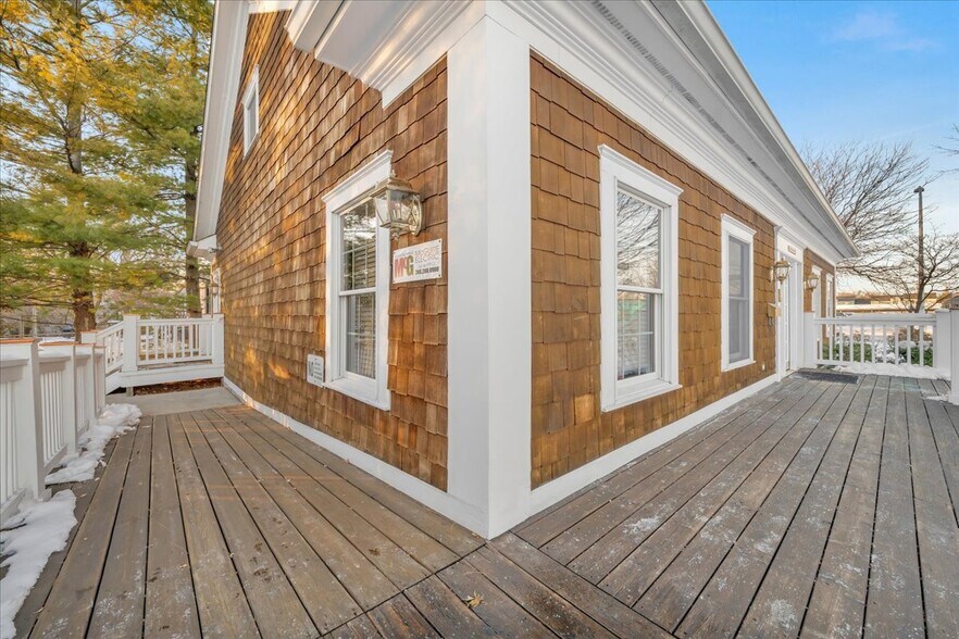 More Photos Of 907 W 14 Mile Rd, Clawson Office For Sale