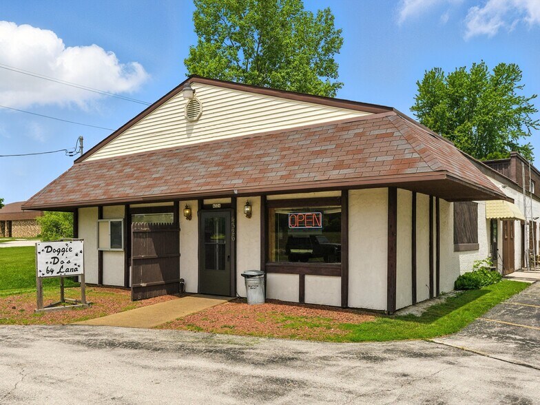 Primary Photo Of 4326 Michigan Ave, Manitowoc Freestanding For Sale