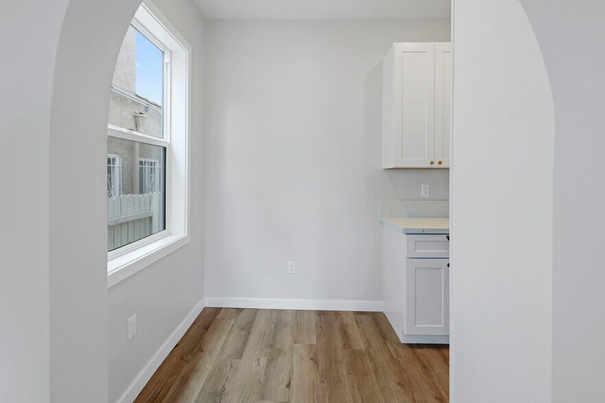 More Photos Of 1827 E 4th St, Long Beach Apartments For Sale
