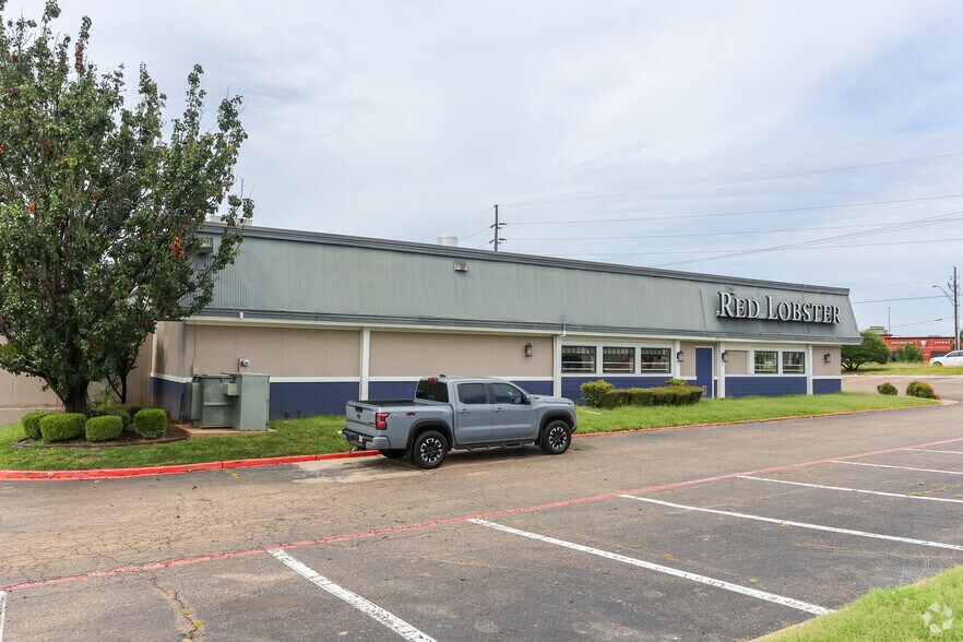 More Photos Of 3515 Mccann Rd, Longview Restaurant For Lease