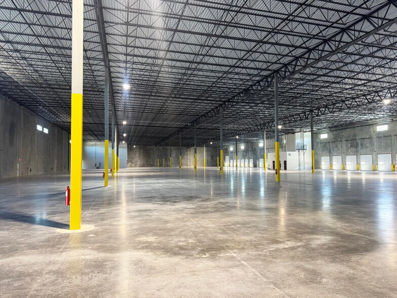 More Photos Of 7917 Fernham Ln, District Heights Warehouse For Lease