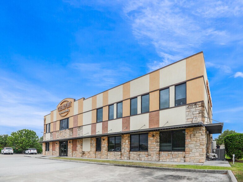 More Photos Of 11450 Space Center Blvd, Houston Medical For Lease