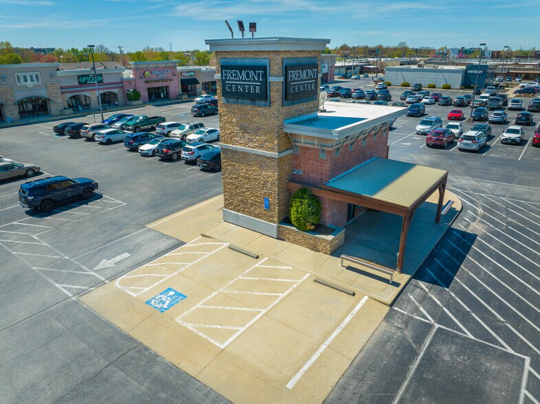 More Photos Of 1300-1354 E Battlefield St, Springfield General Retail For Lease