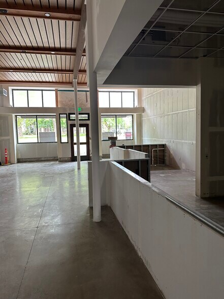 More Photos Of 300-304 Ferry St, Dayton Storefront For Lease