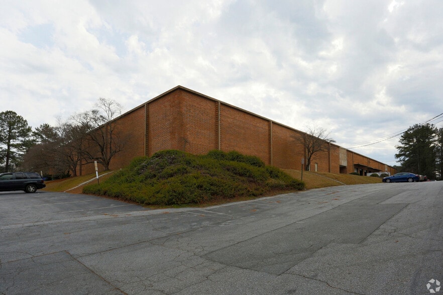 More Photos Of 3580-3588 Broad St, Chamblee Distribution For Sale