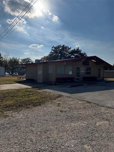 More Photos Of 1300 Liberty School Rd, Azle General Retail For Lease