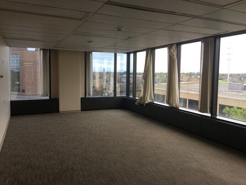 More Photos Of 111 N Main St, Oshkosh Office For Lease