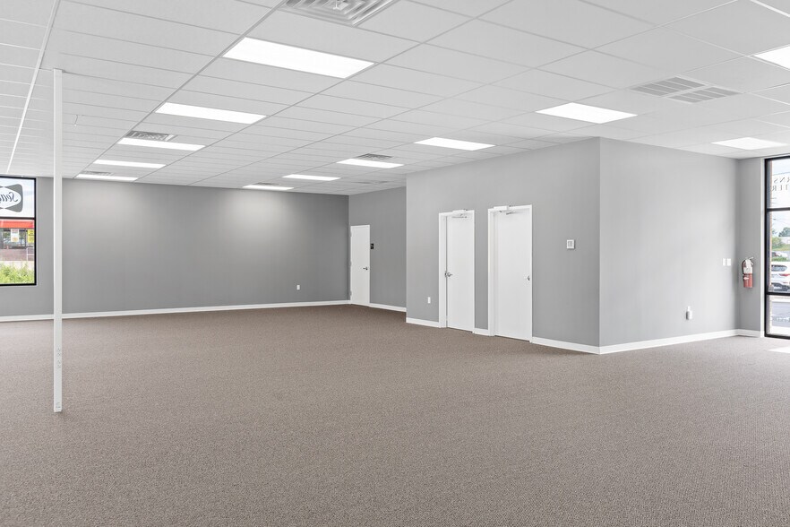 More Photos Of 7308 Shallowford Rd, Chattanooga Storefront Retail Office For Sale