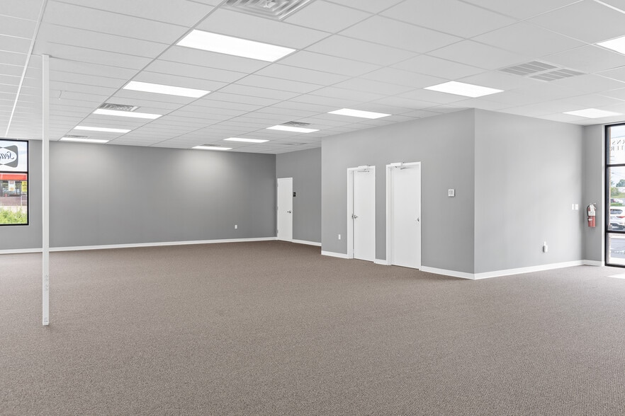 More Photos Of 7308 Shallowford Rd, Chattanooga Storefront Retail Office For Lease