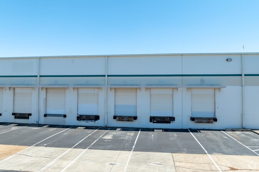 More Photos Of 3920-3970 Delp St, Memphis Warehouse For Lease