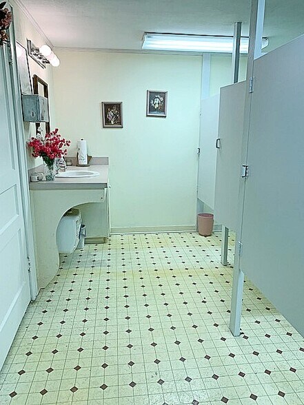 More Photos Of 703-705 N 4th St, West Monroe Religious Facility For Sale