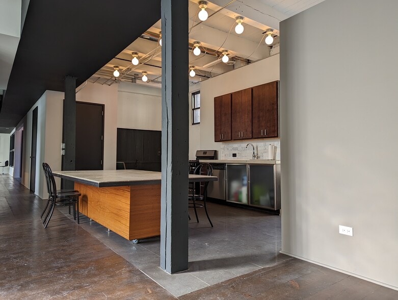 More Photos Of 321 S Jefferson St, Chicago Storefront Retail Office For Lease