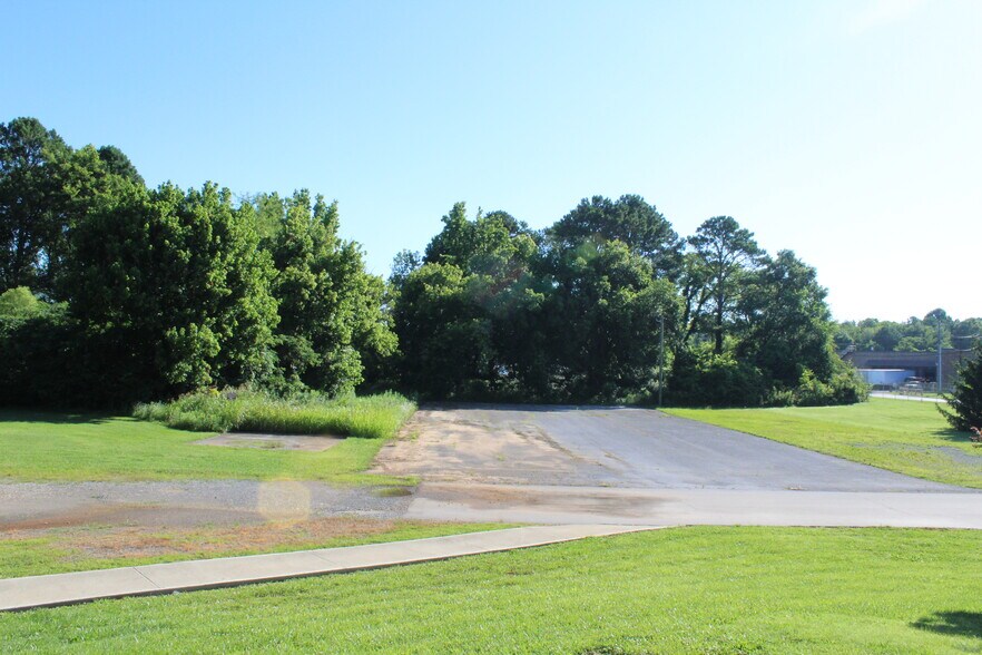 More Photos Of 320 S Industrial Blvd, Calhoun Manufacturing For Lease