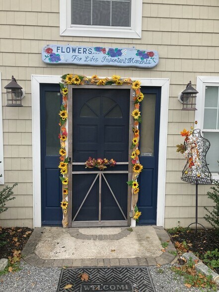 More Photos Of 591 Main St, Center Moriches Apartments For Lease
