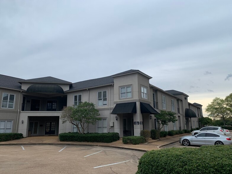More Photos Of 860 E River Pl, Jackson Office For Lease
