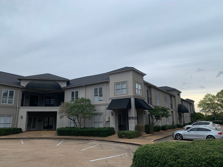 More Photos Of 860 E River Pl, Jackson Office For Lease