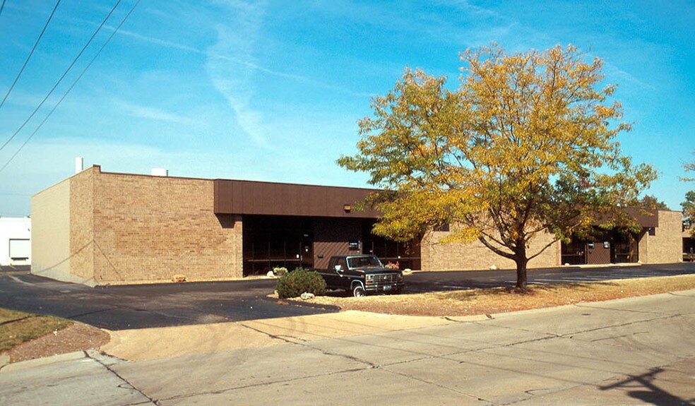 More Photos Of 11905-11923 Borman Dr, Maryland Heights Flex For Lease