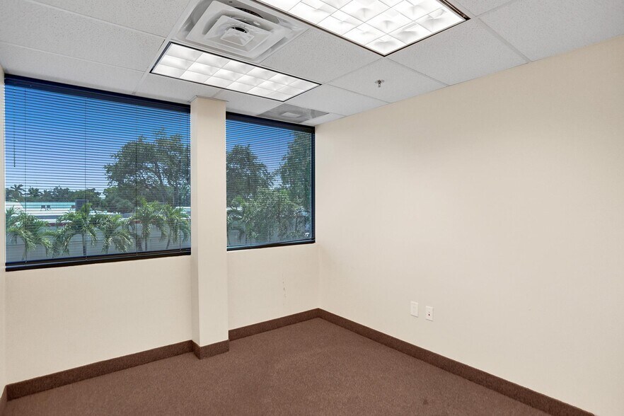 More Photos Of 2870 Stirling Rd, Hollywood Light Distribution For Sale