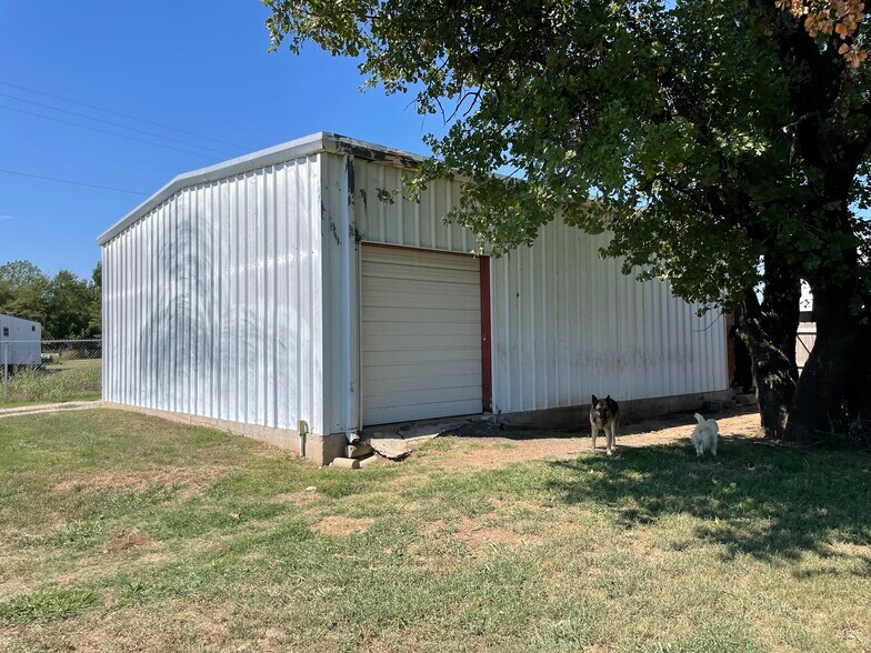 More Photos Of 18608 NE 23rd St, Harrah Light Distribution For Lease