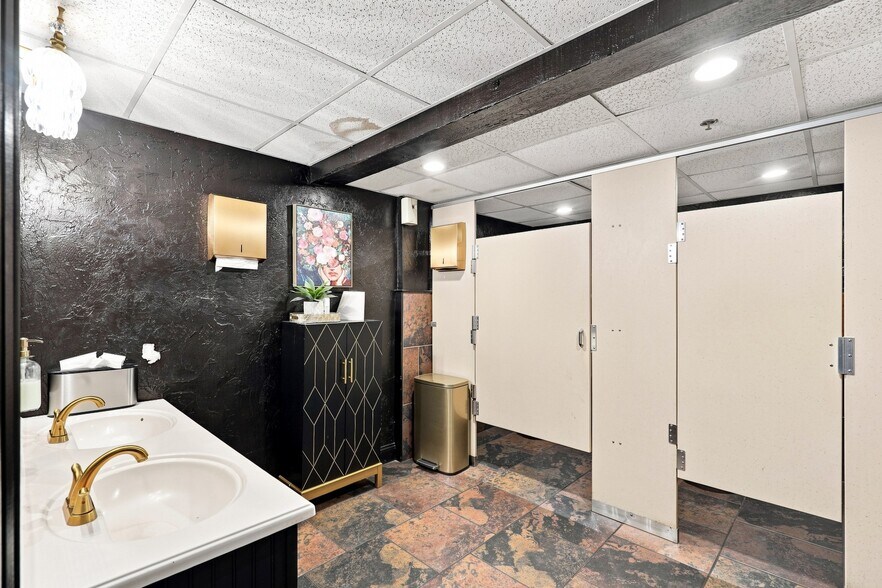 More Photos Of 170 Water St, Plymouth Storefront For Lease