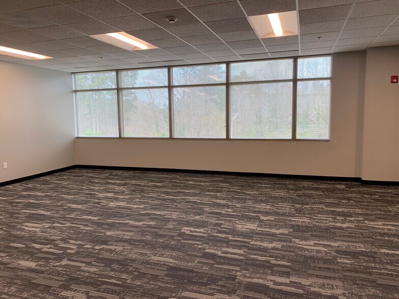 More Photos Of 2300 Camp Creek Pky, College Park Office For Lease