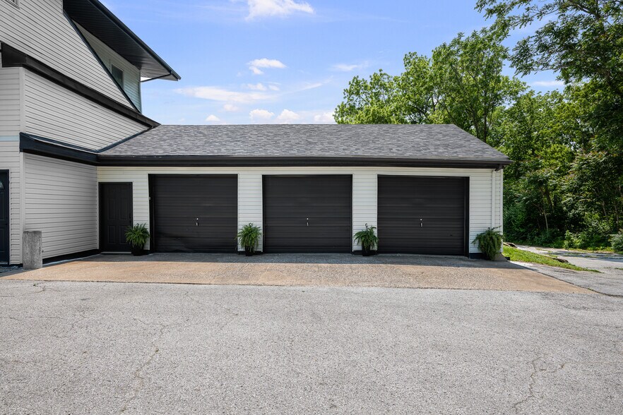 More Photos Of 2400 24th St, Rock Island Office Residential For Lease