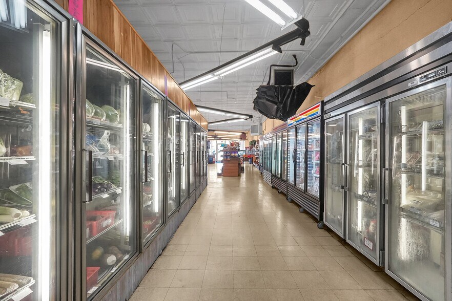 More Photos Of 2840-2848 N High St, Columbus General Retail For Sale