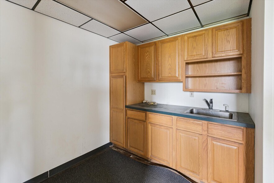 More Photos Of 211 Lee St, Saginaw Manufacturing For Sale