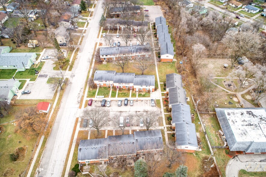 More Photos Of 1001-1003 Vincent Ct, Lansing Apartments For Sale