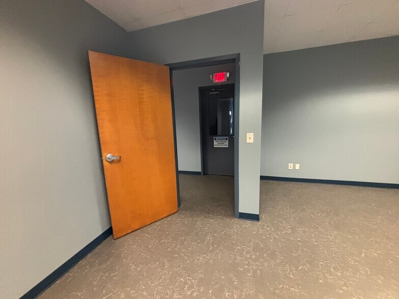 More Photos Of 186 Commerce Dr, LaGrange Industrial For Lease