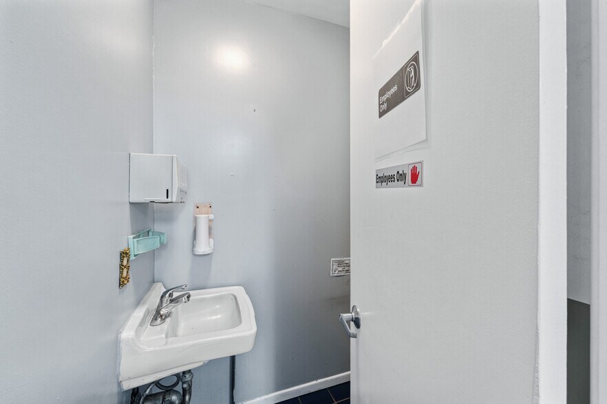 More Photos Of 3535 E 7th St, Long Beach Medical For Lease