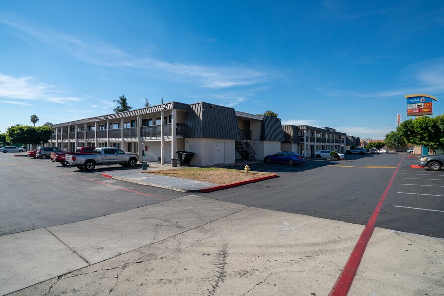 More Photos Of 840 S Indian Hill Blvd, Claremont Hotel For Sale