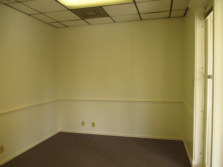 More Photos Of 303 N Carroll Blvd, Denton Office For Lease