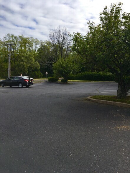 More Photos Of 9 Leonardville Rd, Middletown Medical For Lease