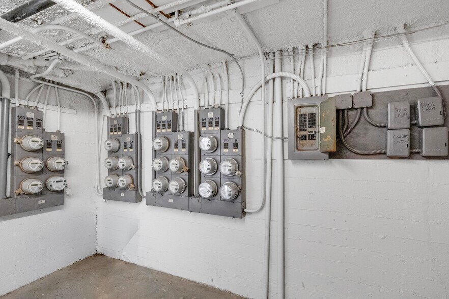 More Photos Of 944 N Orange Grove Ave, Los Angeles Apartments For Sale