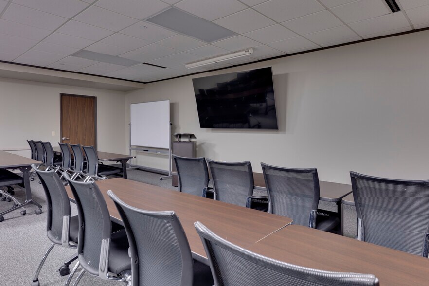 More Photos Of 555 N Carancahua St, Corpus Christi Office For Lease