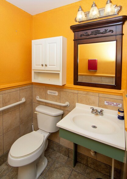 More Photos Of 846 Hinton Bypass Byp, Hinton Restaurant For Lease