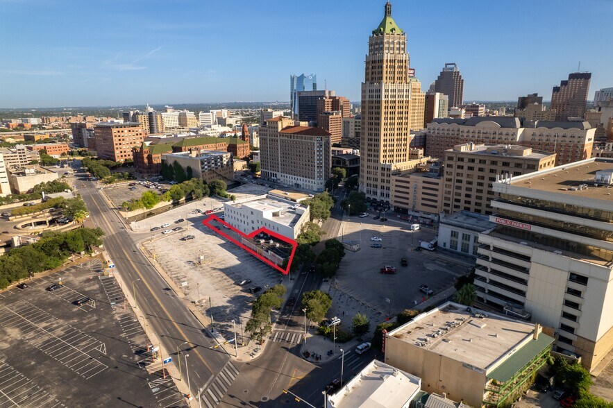 More Photos Of 425-427 S Saint Marys St, San Antonio Storefront Retail Office For Sale